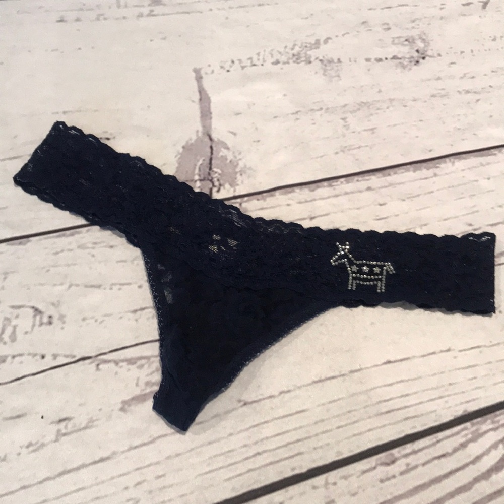NWOT Hanky Panky thongs